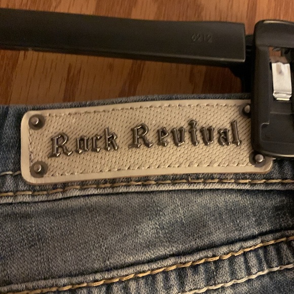 Rock revival cropped distressed low rise jeans - Picture 3 of 9